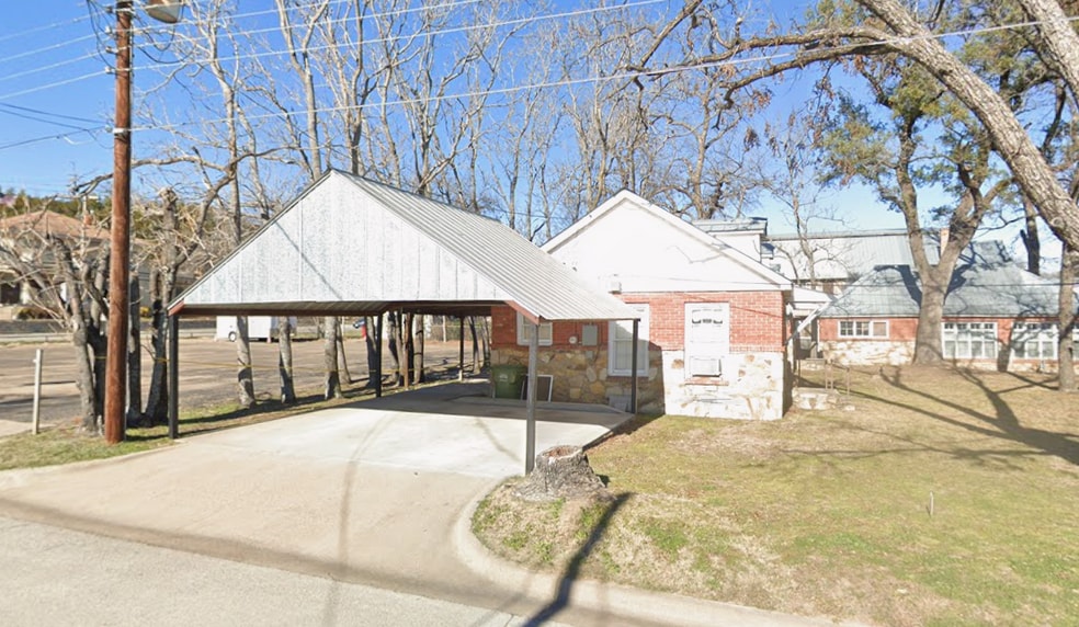 301 NE Barnard St, Glen Rose, TX for sale - Building Photo - Image 2 of 2