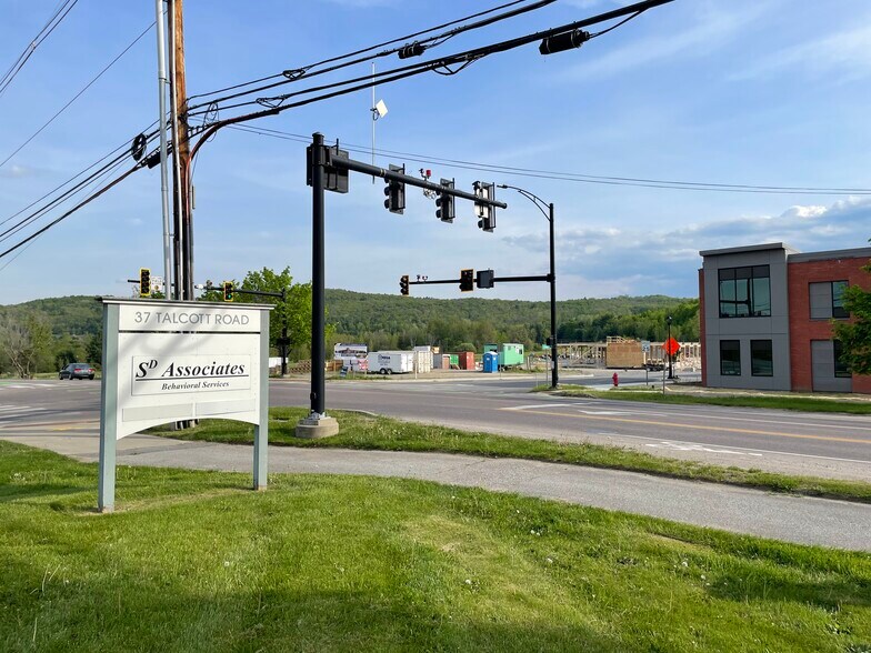 37 Talcott Rd, Williston, VT à louer - Photo principale - Image 1 de 1