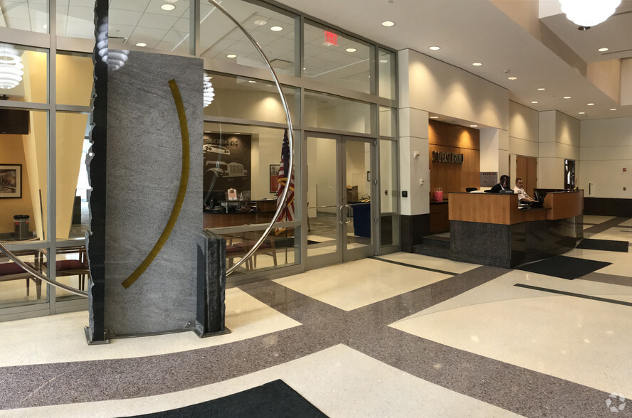 300 E Broad St, Columbus, OH for lease - Lobby - Image 2 of 7