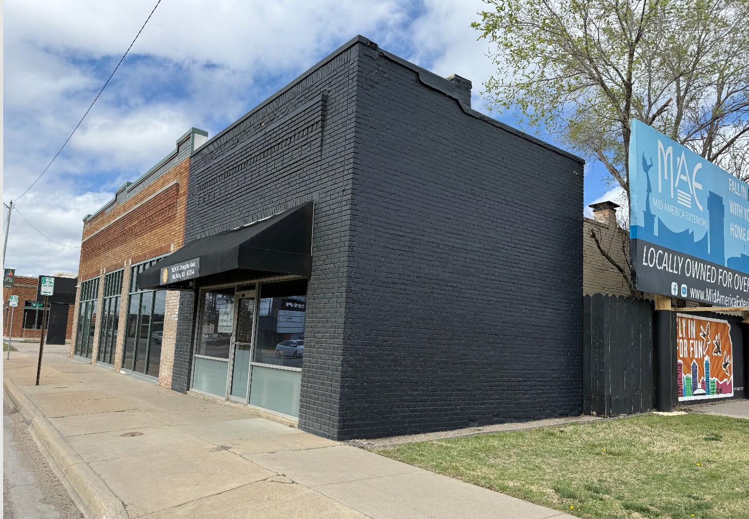 1824 E Douglas Ave, Wichita, KS à louer Photo du bâtiment- Image 1 de 2