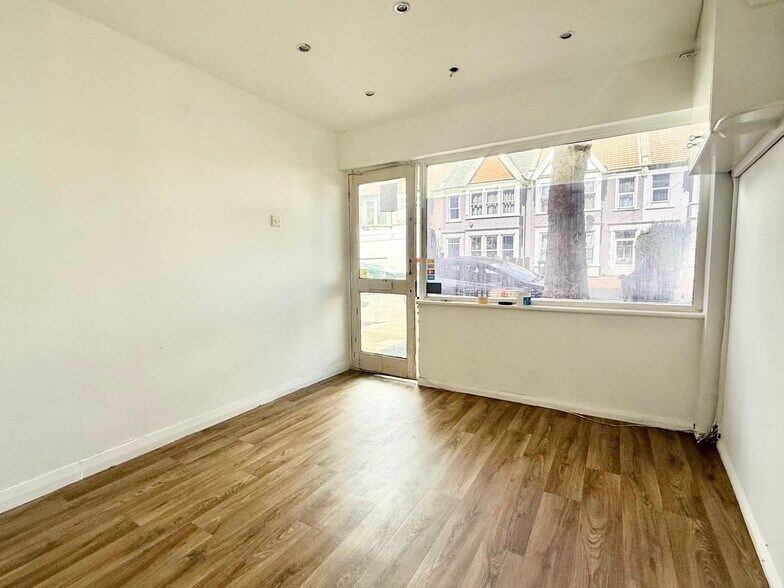 149 Hamlet Court Rd, Westcliff On Sea à louer - Photo du bâtiment - Image 2 de 4