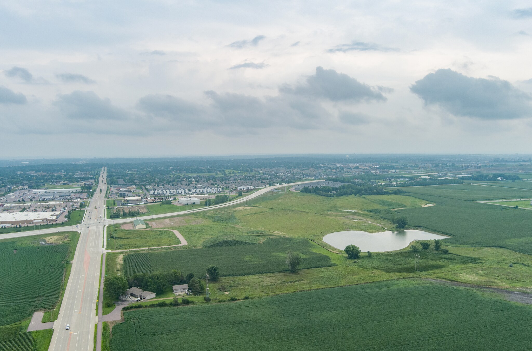 W 85th Street, Sioux Falls, SD for sale Primary Photo- Image 1 of 5