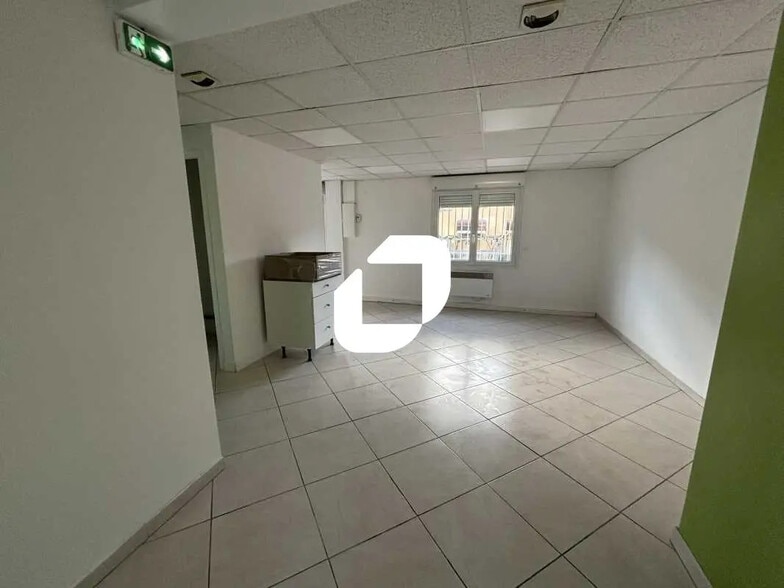 Office in Ris-Orangis for lease - Interior Photo - Image 2 of 10