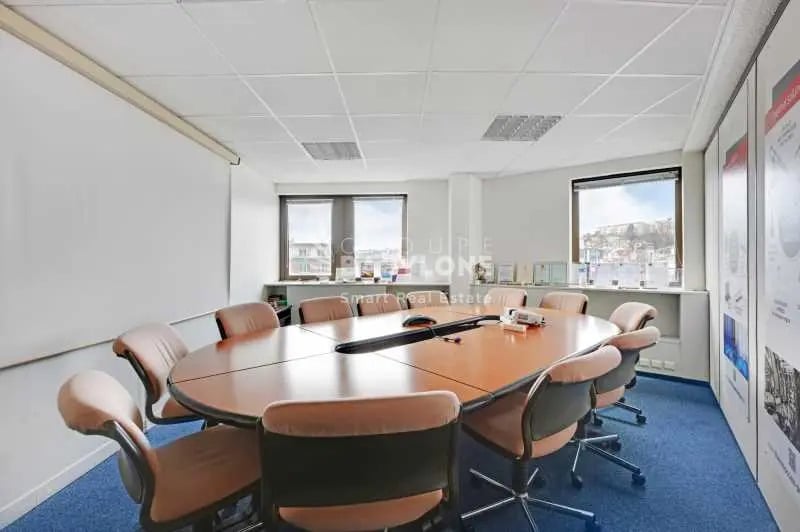 Office in Suresnes for sale Interior Photo- Image 1 of 12