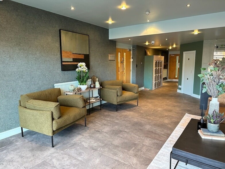 56 Warwick Rd, Solihull à louer - Photo du bâtiment - Image 1 de 15