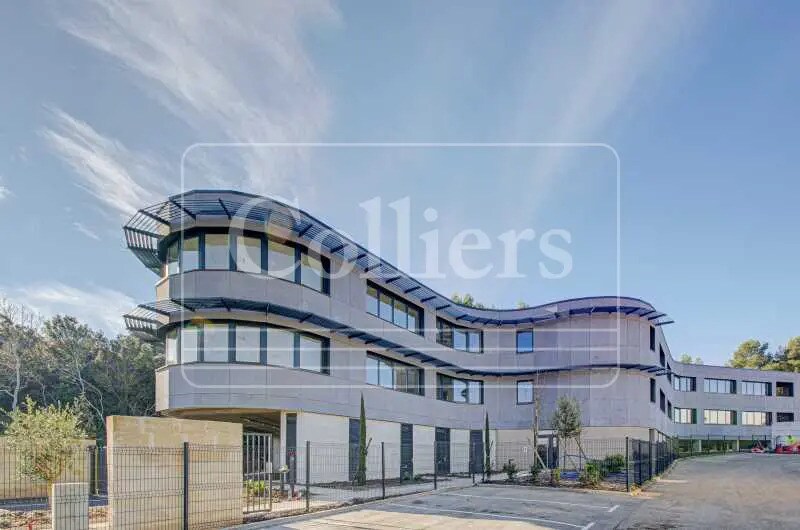 240 Rue Pierre Simon Laplace, Aix-en-Provence à louer - Photo du bâtiment - Image 1 de 1