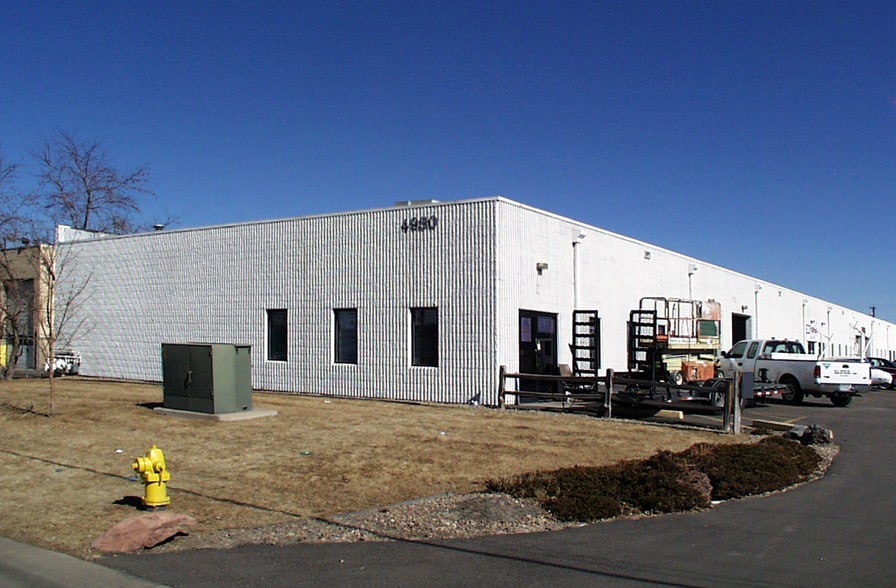 4970-4980 Monaco St, Commerce City, CO à louer - Photo du bâtiment - Image 2 de 3