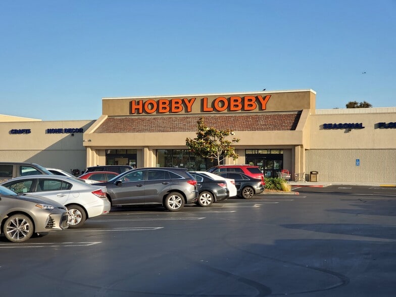8135-8155 Mira Mesa Blvd, San Diego, CA for lease - Building Photo - Image 2 of 3