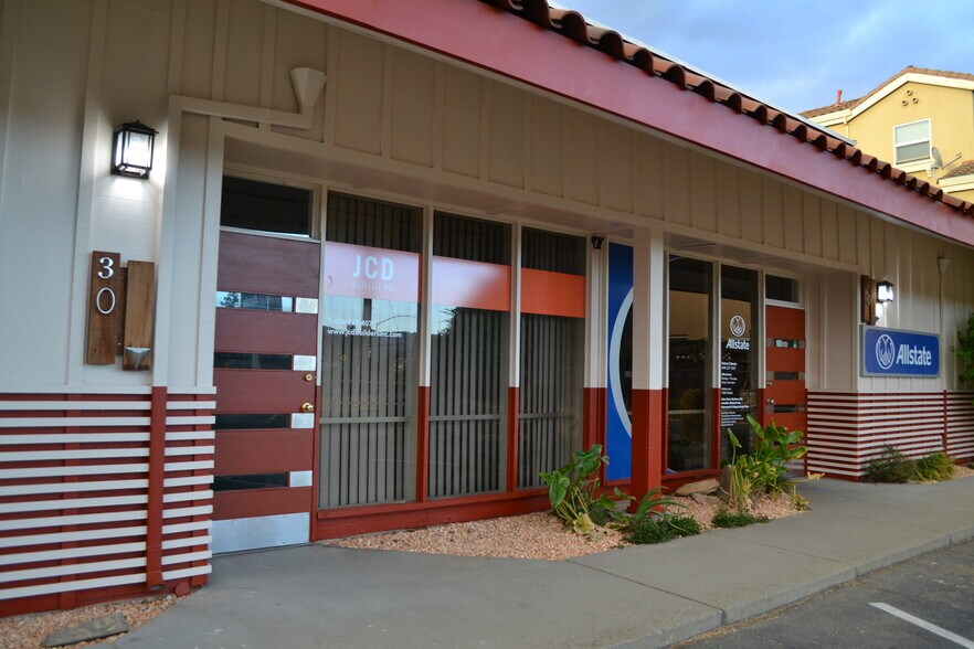 5598 Entrada Cedros, San Jose, CA à louer - Photo du bâtiment - Image 2 de 6