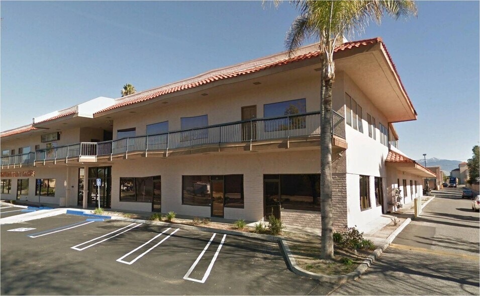 2627 W Florida Ave, Hemet, CA à louer - Photo du bâtiment - Image 3 de 23
