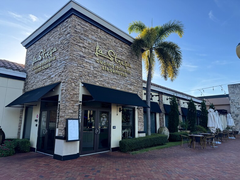 15281 NW 67th Ave, Hialeah, FL à louer - Photo du bâtiment - Image 2 de 3