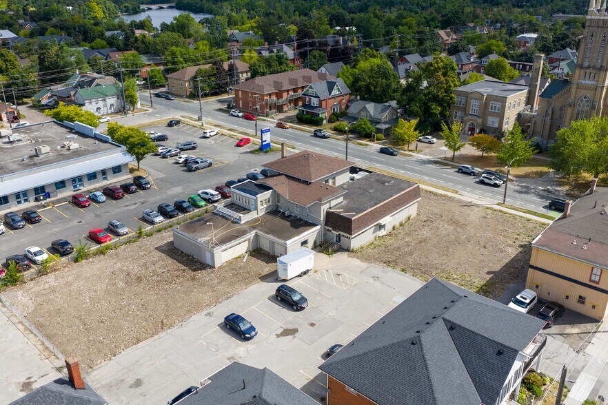 539 George St N, Peterborough, ON à vendre - Photo du bâtiment - Image 3 de 6