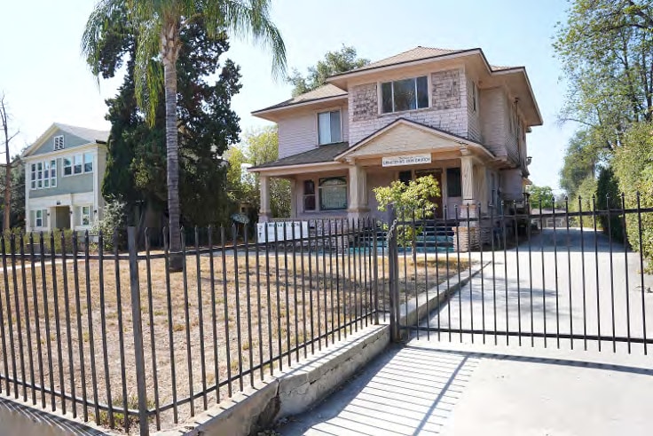 1429 N Fair Oaks Ave, Pasadena, CA for sale - Building Photo - Image 2 of 8