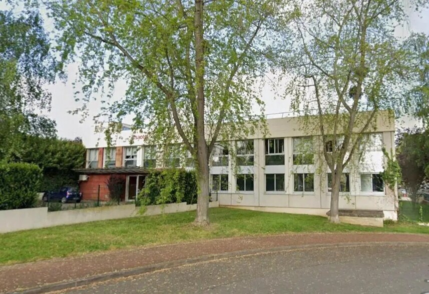 Local d'activités dans Saint-Germain-en-Laye à vendre - Photo du bâtiment - Image 1 de 19