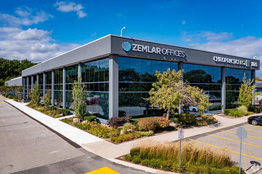 1075 North Service Rd W, Oakville, ON à vendre - Photo du bâtiment - Image 1 de 4