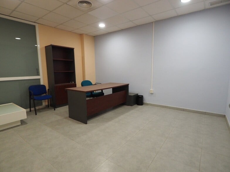 Retail in València, Valencia for lease - Building Photo - Image 2 of 4