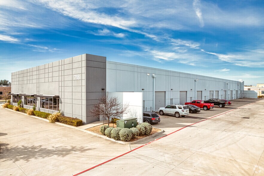 718 S Greenville Ave, Allen, TX à louer - Photo du bâtiment - Image 2 de 4