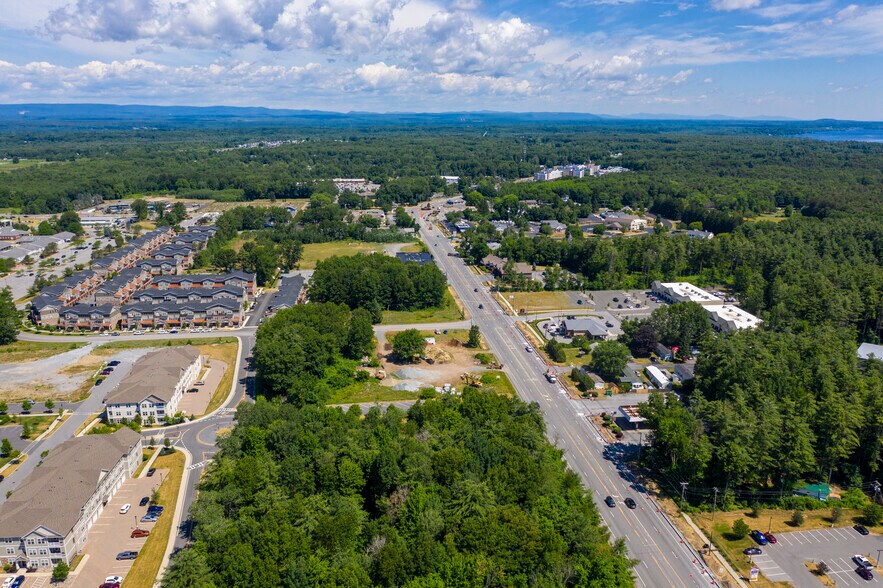2409 Route 9, Malta, NY à louer - Photo du bâtiment - Image 3 de 7