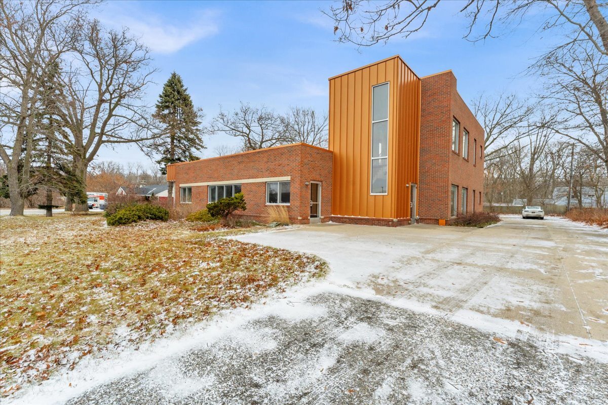 4950 24th Ave, Fort Gratiot, MI à vendre Photo principale- Image 1 de 23