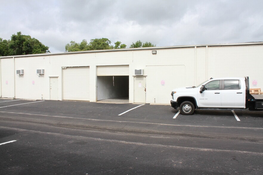 174-B Semoran Commerce Pl, Apopka, FL for lease - Building Photo - Image 2 of 6