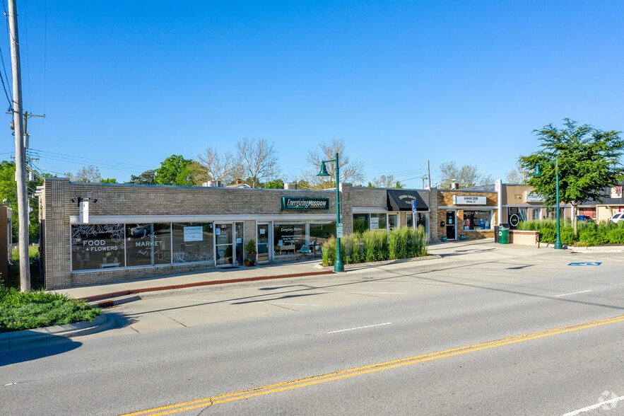 5811-5819 Johnson Dr, Mission, KS à louer - Photo du bâtiment - Image 2 de 9