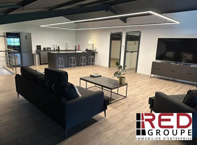 Retail in Éguilles for lease - Interior Photo - Image 2 of 3