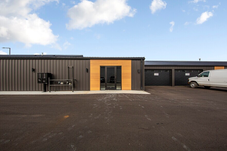 1215 N Riverfront Dr, Mankato, MN for lease - Building Photo - Image 3 of 13