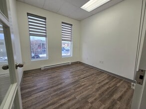 198-200 Boul Du Curé-Labelle, Sainte-Thérèse, QC for lease Interior Photo- Image 2 of 6