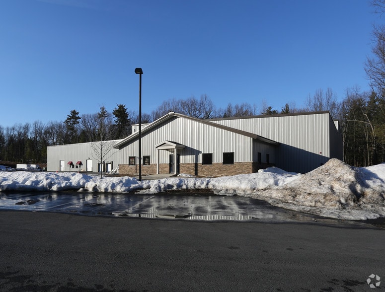 5 Fairchild Sq, Clifton Park, NY à louer - Photo du bâtiment - Image 3 de 5