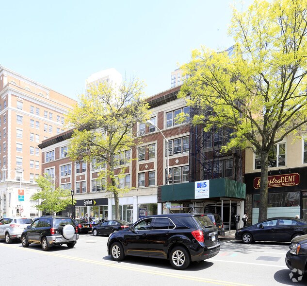 33-41 Mamaroneck Ave, White Plains, NY à louer - Photo du bâtiment - Image 3 de 3