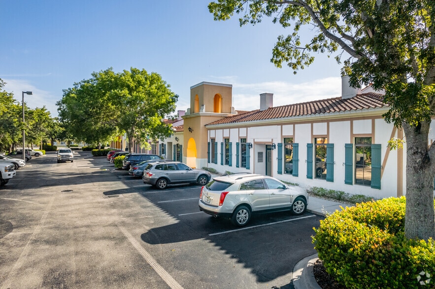 13550 Reflections Pky, Fort Myers, FL for lease - Building Photo - Image 3 of 11