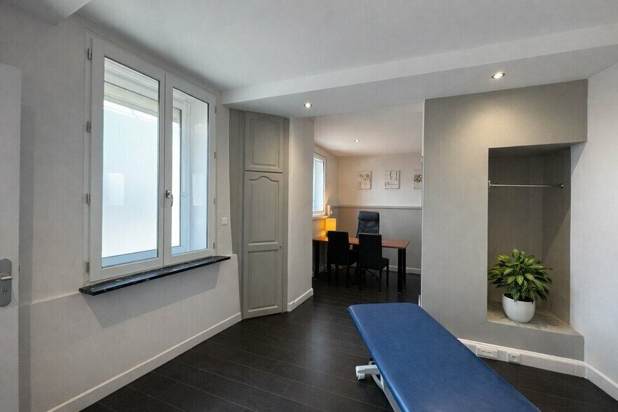 Retail in Limonest for sale - Interior Photo - Image 2 of 7