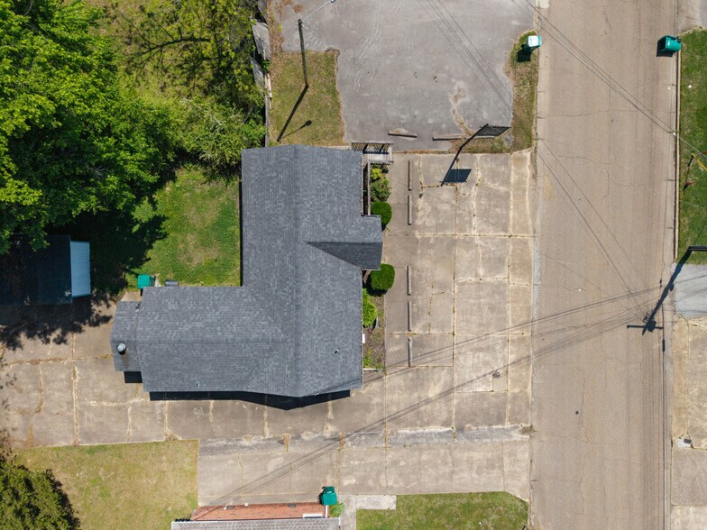 106 Tucker St, Jackson, TN à louer - Photo du bâtiment - Image 2 de 16