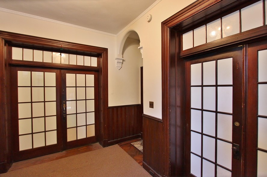 58 Saint James St, Kingston, NY for sale - Interior Photo - Image 3 of 62