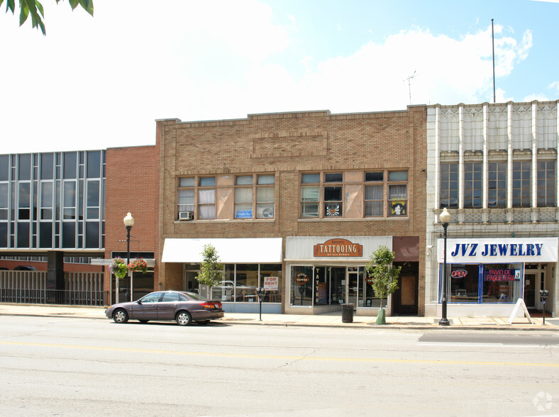 63 S Broadway, Aurora, IL à vendre - Photo principale - Image 1 de 1