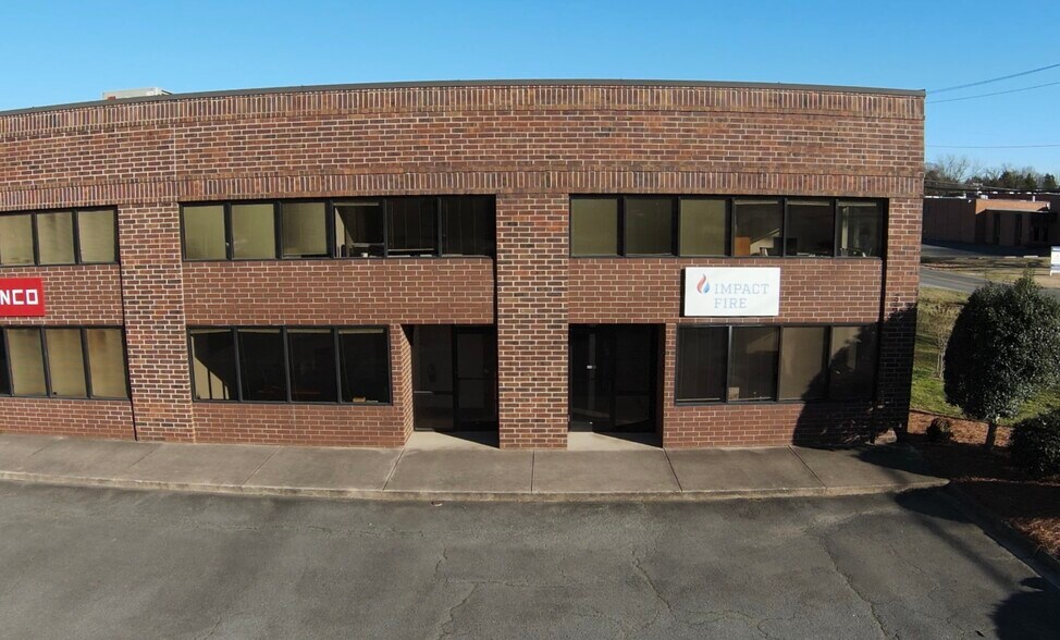 340-342 Crompton St, Charlotte, NC à louer - Photo du bâtiment - Image 2 de 13