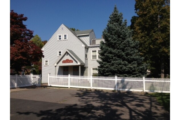 111 Gillett St, Hartford, CT à vendre - Photo du bâtiment - Image 3 de 4