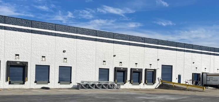 4000-4024 Precision Dr, Cincinnati, OH à vendre - Photo du bâtiment - Image 1 de 35