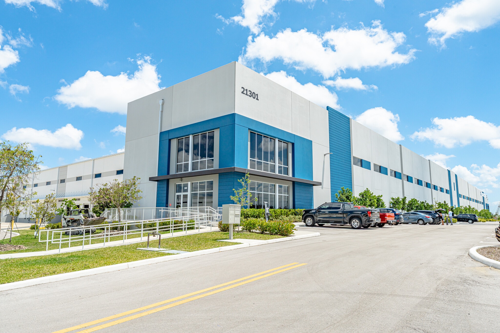 21201 NW 43rd Ave, Miami Gardens, FL for lease Interior Photo- Image 1 of 20