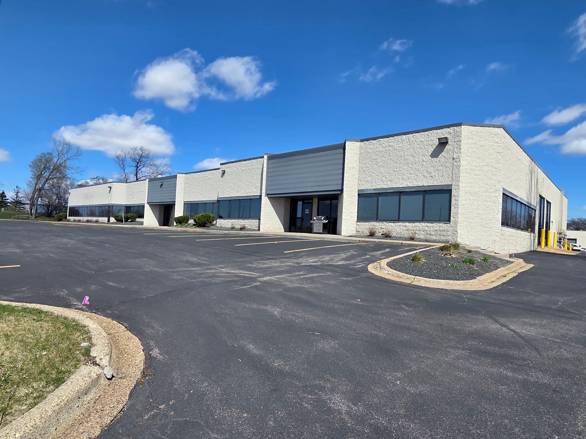 4354-4396 W Round Lake Rd W, Arden Hills, MN à louer Photo principale- Image 1 de 15