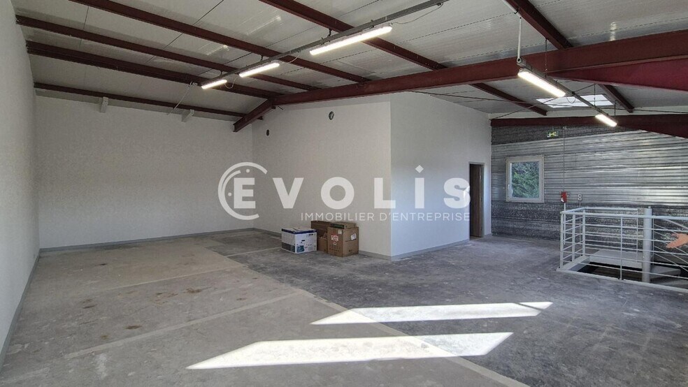 Flex in Chanteloup En Brie for lease - Interior Photo - Image 3 of 13