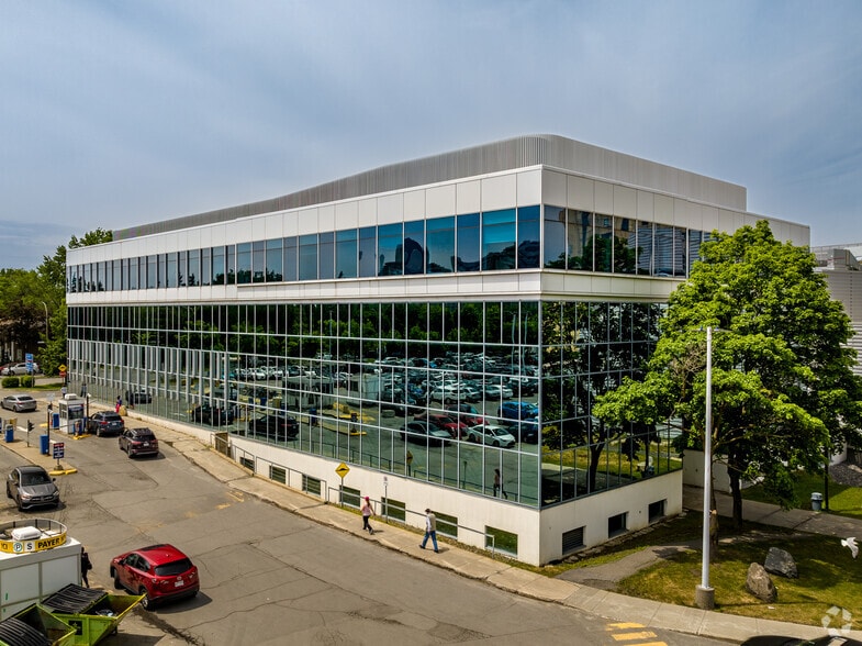 5345 Boul De L'assomption, Montréal, QC à louer - Photo du bâtiment - Image 3 de 4