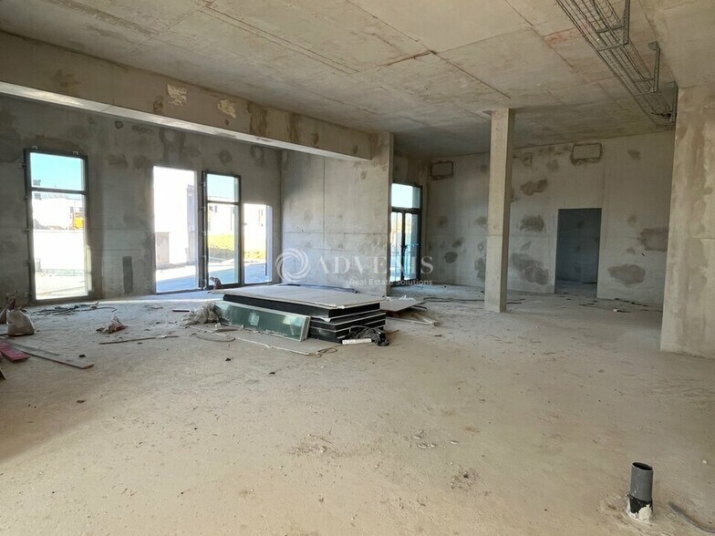 Retail in Serris for lease - Interior Photo - Image 3 of 8