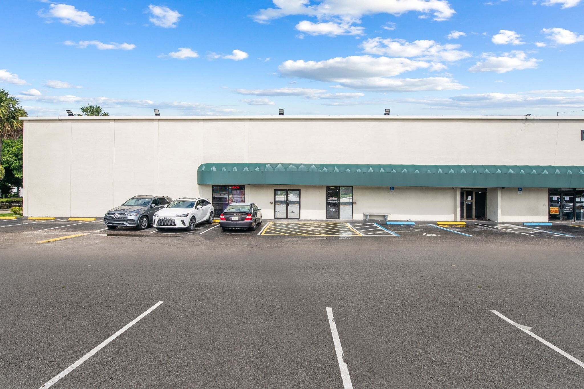 5611 N State Road 7, Fort Lauderdale, FL for lease Building Photo- Image 1 of 11