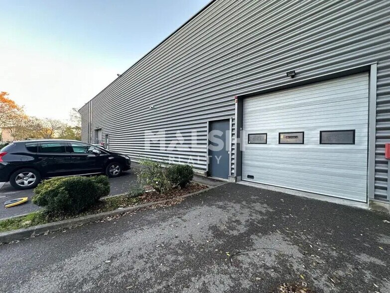 Local d'activités dans Vénissieux à vendre - Photo du bâtiment - Image 3 de 11