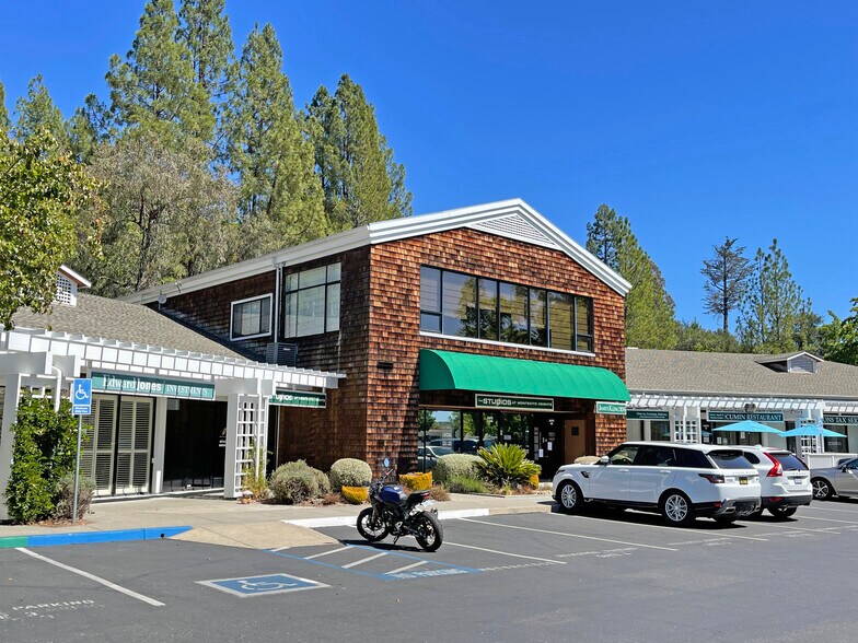 170 Farmers Ln, Santa Rosa, CA à louer - Photo du bâtiment - Image 3 de 5