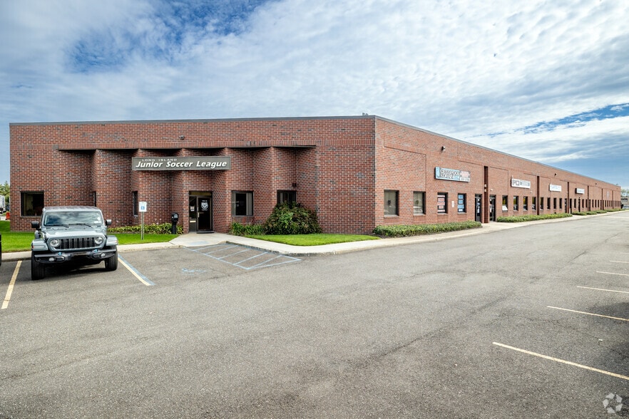 701 Koehler Ave, Ronkonkoma, NY à louer - Photo principale - Image 1 de 5