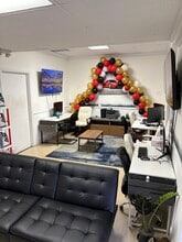 4990 SW 52nd St, Fort Lauderdale, FL à louer Photo intérieure- Image 2 de 7