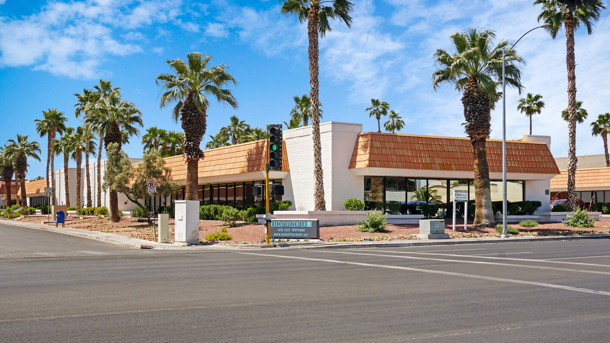 1455-1515 E Tropicana Ave, Las Vegas, NV à louer Photo du bâtiment- Image 1 de 24