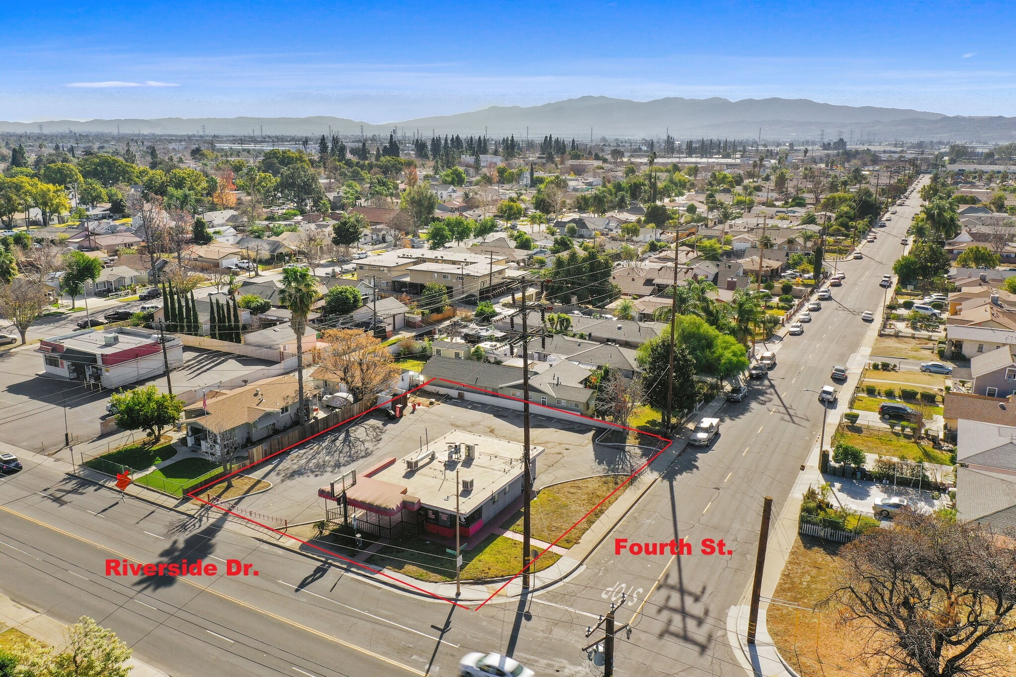 5065 Riverside Dr, Chino, CA à louer Photo intérieure- Image 1 de 11